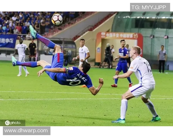 足球史上最惊艳倒钩进球盘点 那些令球迷为之疯狂的瞬间